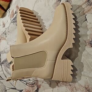 Sam and libby Chelsea boots size 9